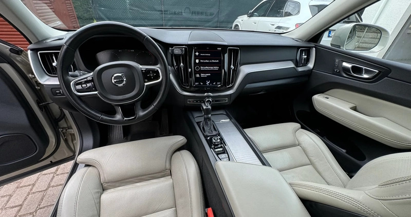 Volvo XC 60 cena 129000 przebieg: 107000, rok produkcji 2017 z Wrocław małe 301